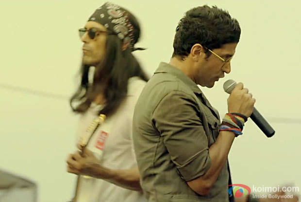 Arjun Rampal and Farhan Akhtar in a Jaago song still from Rock On 2