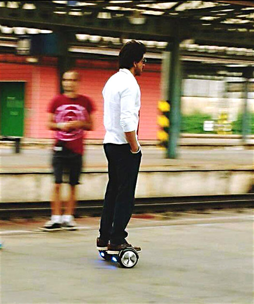 On The Sets Picture: Shah Rukh Khan Enjoy Hoverboarding In Prague