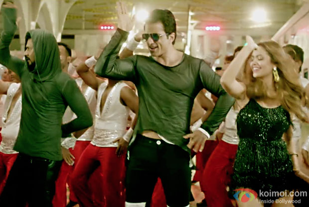 Prabhudeva, Sonu Sood, Esha Gupta in a Rail Gaddi song still from Tutak Tutak Tutiya 
