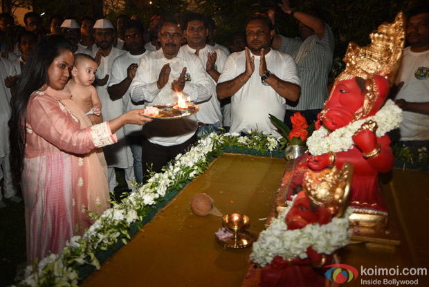 Celebs Spotted During the salman khan's Ganpati Visarjan