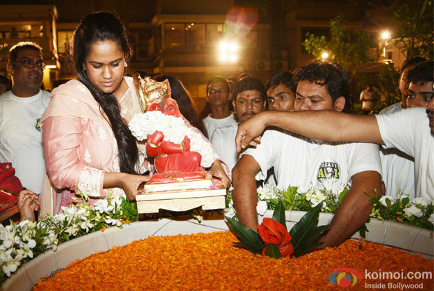 Celebs Spotted During the salman khan's Ganpati Visarjan