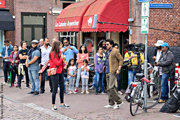 Anushka Sharma And Shah Rukh Khan On The Sets : The Ring