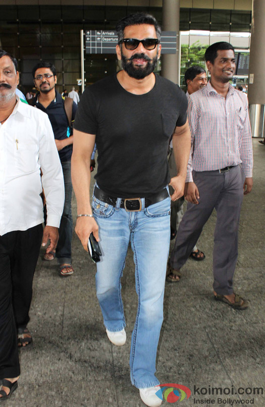 Suniel Shetty Spotted at Airport
