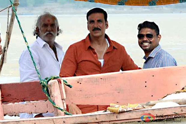 Spotted Akshay Kumar Playing Cricket On The Sets Of Jolly LLb 2