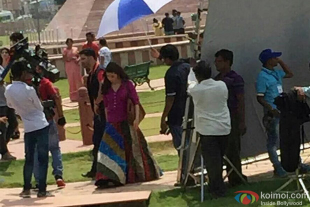 Alia Bhatt And Varun Dhawan On The Sets Of Badrinath Ki Dulhaniya
