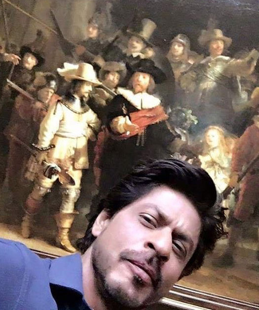 SRK poses with Rembrandt painting at Rijksmuseum