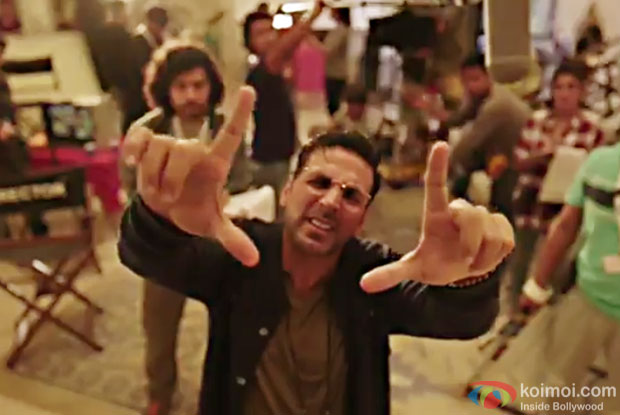 Watch Akshay Kumar Turns A Director!