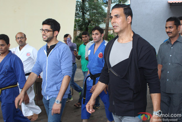  Akshay Kumar and Aditya Thackeray attend graduation ceremony of Women self defense center 