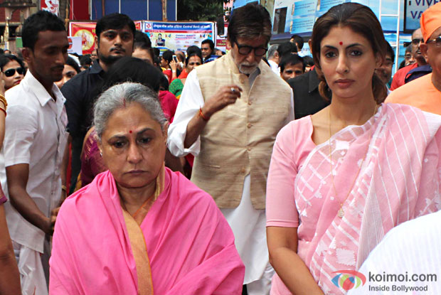 Amitabh Bachchan along with Jaya Bachchan and Shweta Bachchan Nanda attended a Durga pooja