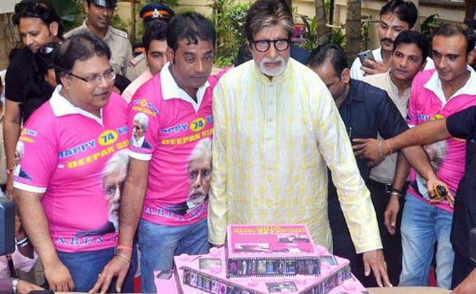 Amitabh Bachchan turns 74, gets jukebox from fans