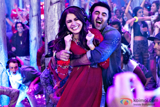 The Break Up Song New Still | Ranbir Kapoor And Anushka Sharma Get Candidly Clicked