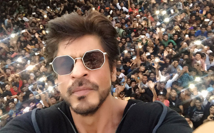 Fans gather outside Mannat for SRK's 51st birthday