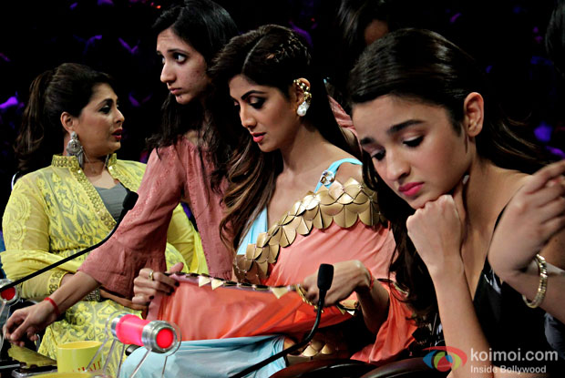 Ali Bhatt promoting Dear Zindgi on the sets of Super Dancers