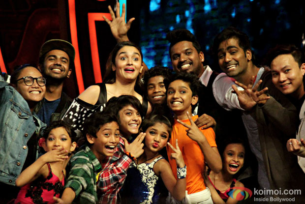 Ali Bhatt promoting Dear Zindgi on the sets of Super Dancers