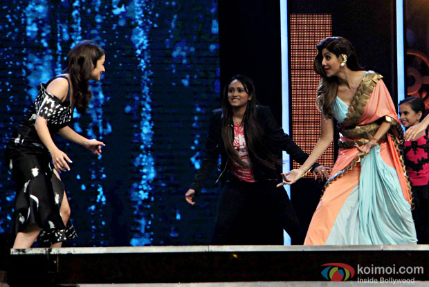 Ali Bhatt promoting Dear Zindgi on the sets of Super Dancers
