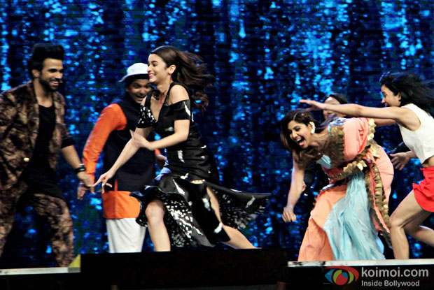 Ali Bhatt promoting Dear Zindgi on the sets of Super Dancers