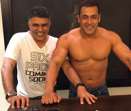 Salman Promotes Shah Rukh Khan's Dear Zindagi In A Unique Way!