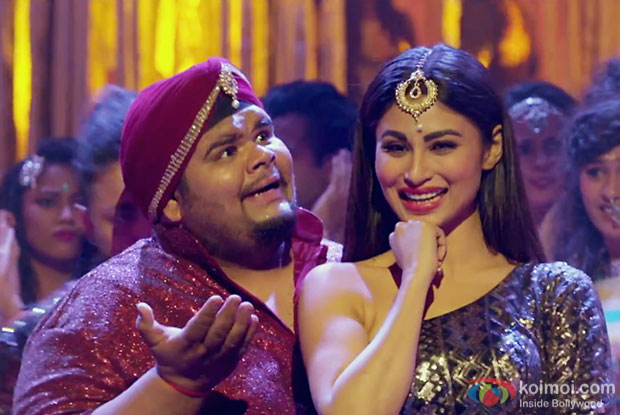 Tum Bin 2: Ki Kariye Nachna Aaonda Nahin Song | Mouni Roy