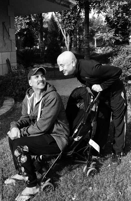 Anupam Kher celebrates 20th film with Akshay Kumar