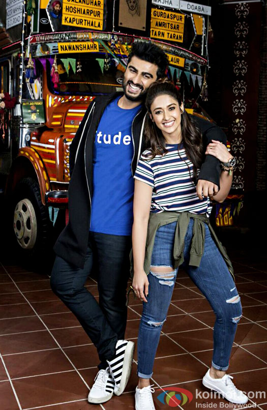 Mubarakan Shoot: Arjun Kapoor & Ileana D'Cruz Pose Happily As Karan & Sweety!