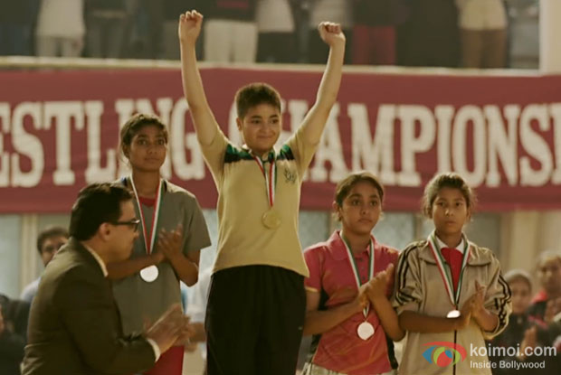 Box Office - Aamir Khan's Dangal has a minimal fall from Friday, is huge again on Monday