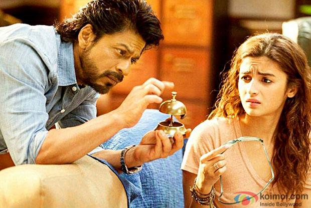 Shah Rukh Khan and Alia Bhatt in a still from Dear Zindagi