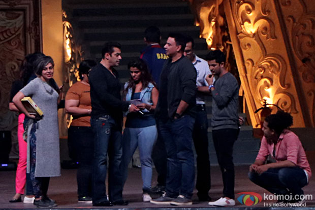 Salman Khan rehearsing at BKC for the screen awards