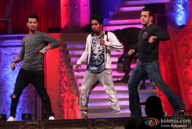 Salman Khan rehearsing at BKC for the screen awards