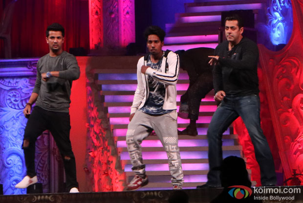 Salman Khan rehearsing at BKC for the screen awards