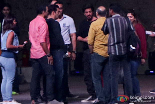 Salman Khan and Shah Rukh Khan were seen rehearsing together at BKC for the screen awards