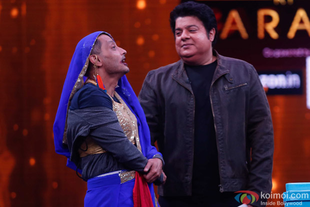 Vidya balan and Sujoy Ghosh during the promotion of Kahaani 2 on the sets of Yaaron Ki Baraat