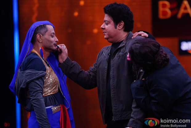 Vidya balan and Sujoy Ghosh during the promotion of Kahaani 2 on the sets of Yaaron Ki Baraat