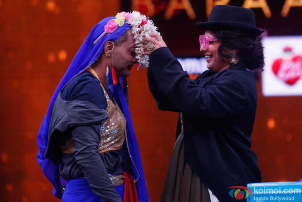 Vidya balan and Sujoy Ghosh during the promotion of Kahaani 2 on the sets of Yaaron Ki Baraat