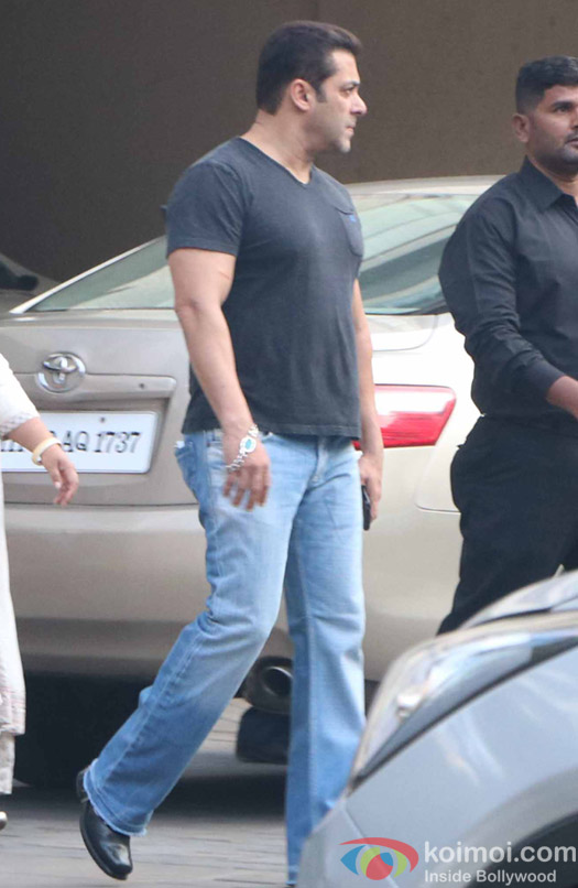 Salman Khan and Iulia Venture spotted at Arpita's house at Bandra