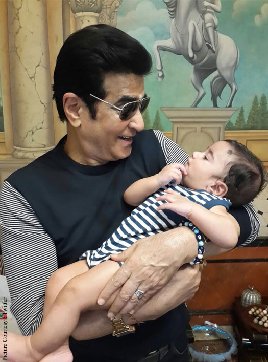 Tusshar shares image of son Laksshay