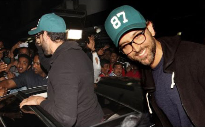  Kaabil Actor Hrithik Roshan Meets His Fans At Chandan Cinema