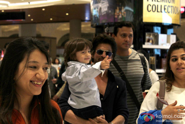Shah Rukh Khan meets Raees at the Mumbai Duty Free Store