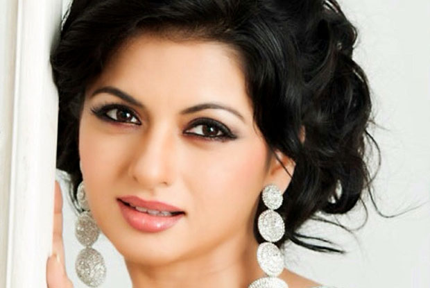 Salman’s Maine Pyar Kiya Co-Star Bhagyashree Booked In Hit-And-Run Case, Accuses Victim Of Extortion