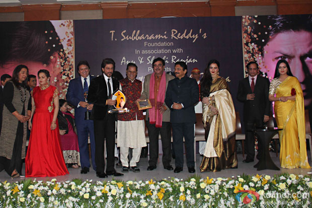 Jaya Prada, SRK, Shatrughan Sinha, Rekha and Padmini Kolhapure during the 4th Yash Chopra Memorial National Award
