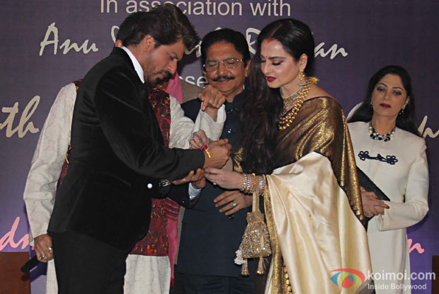 Shah Rukh Khan and Rekha during the 4th Yash Chopra Memorial National Award
