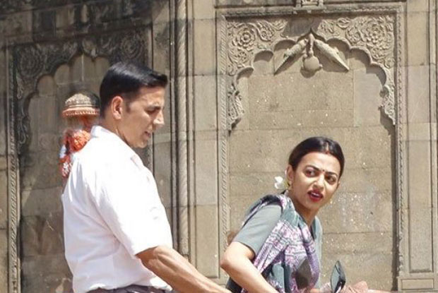 Here Are The Leaked Pics Of Akshay Kumar & Radhika Apte From PadMan
