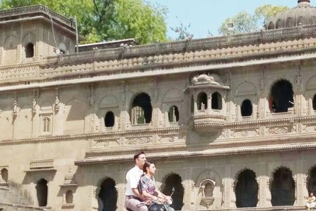 Here Are The Leaked Pics Of Akshay Kumar & Radhika Apte From PadMan