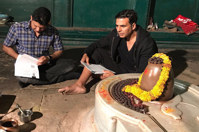 Bhushan Kumar - Akshay Kumar sign Mogul in a Lord Shiva temple