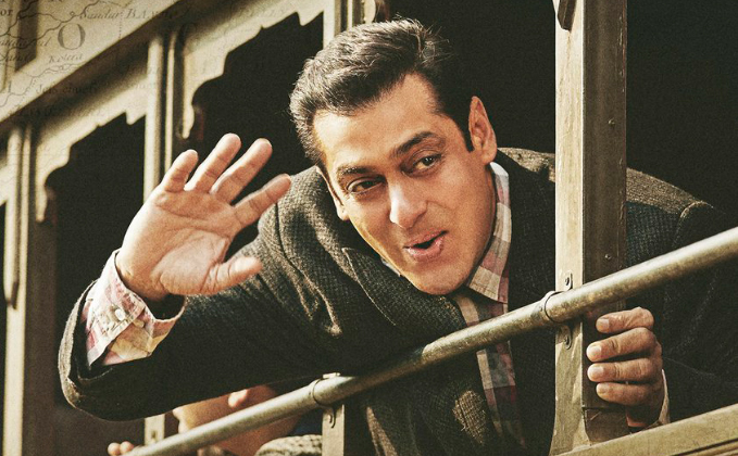 5 Days To Go For Tubelight Teaser | Salman Khan's Waving Goodbyes On The New Poster