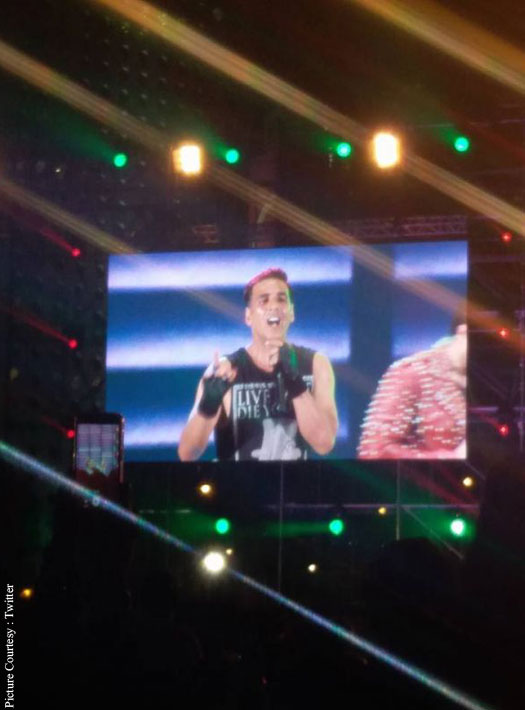 Watch: Akshay Kumar Does A Surprise Cameo Act At Salman’s Da-Bang Tour In Hong Kong!