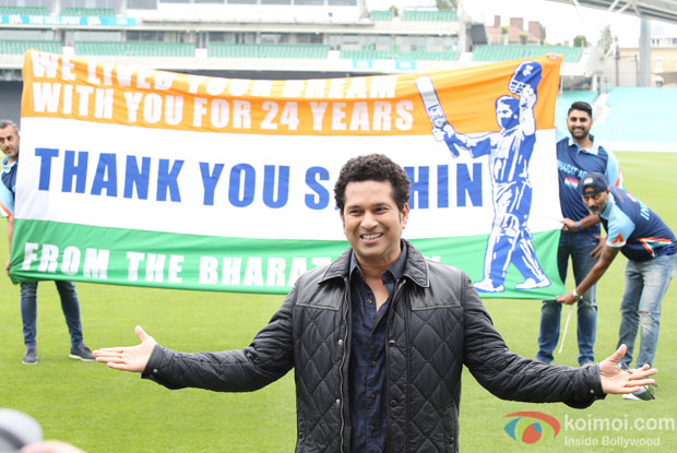 Sachin Tendulkar spends time with Bharat Army in UK!