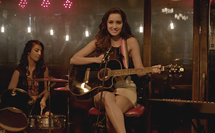 Shraddha Kapoor sings a heart-wrenching reprise of “Phir Bhi Tumko Chahunga”