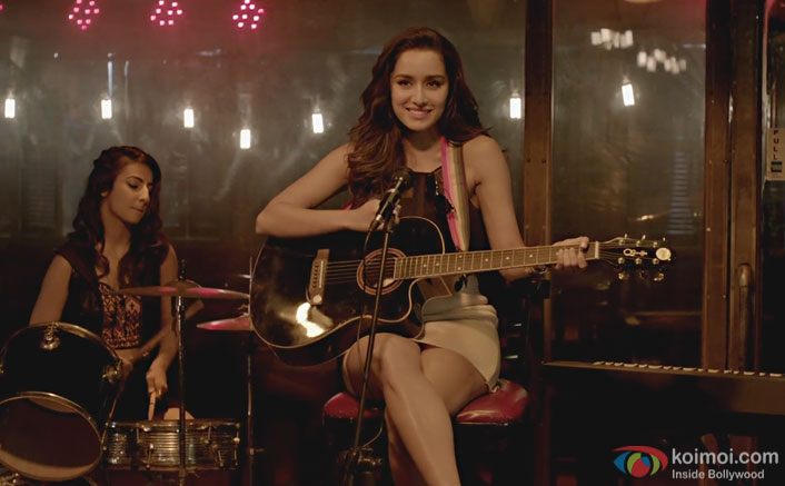 Shraddha Kapoor sings a heart-wrenching reprise of “Phir Bhi Tumko Chahunga”
