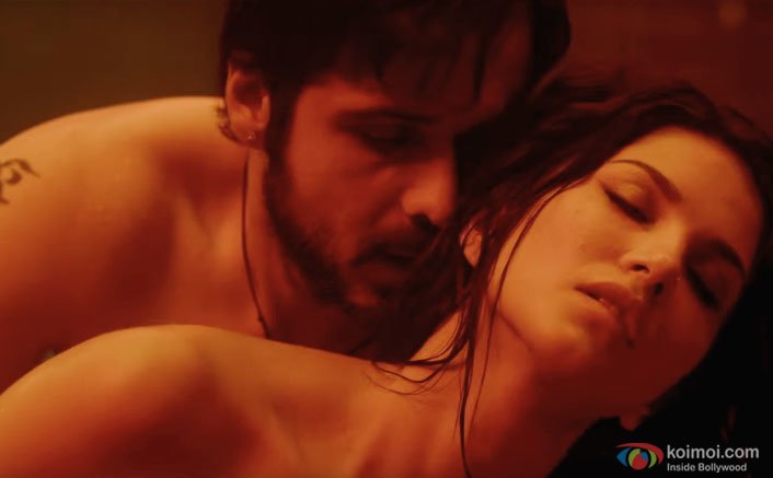  Emraan Hashmi and Sunny Leone’s Worth A Watch Scene