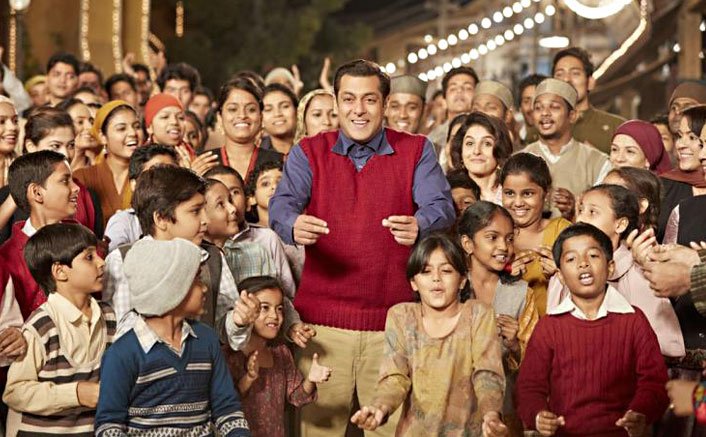 B-Town goes gaga over Salman's 'Tubelight'